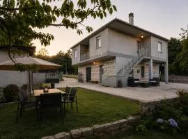 CASA CURUXAS - Casa Completa con Chimenea, Jardín y Barbacoa