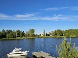 Kodikas yksiö joen rannalla omalla saunalla
