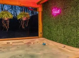 Secluded Retreat Creek View Hot Tub Heart of Hocking Hills
