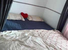 Hus – hotel w mieście Askim