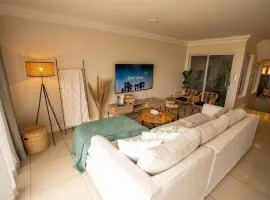 Deja Blue Beachfront Villa, Newly renovated