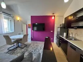 Romantic Getaway Near the Harbor