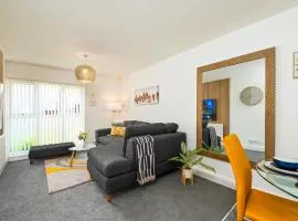 Stunning Bungalow Apartment - 3-4 beds - Parking