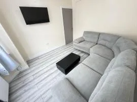 Contractor Friendly 3 Bed House Long Stays Fast Wi-Fi & Parking