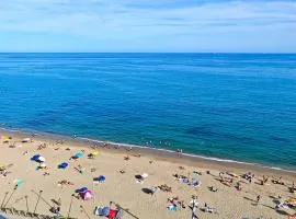 -Luxury Sea View Apartment- Beachfront Escape