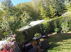 Maisonnette avec jardin en pleine nature