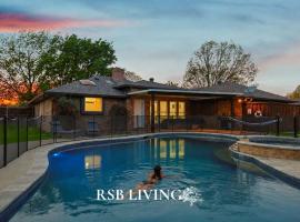4BR Retreat with Pool and Grill, hotel in Denton