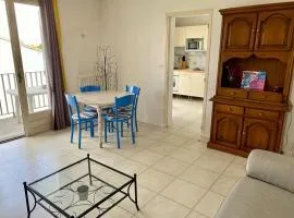 Appartement avec balcon - Plages à pied - Parking