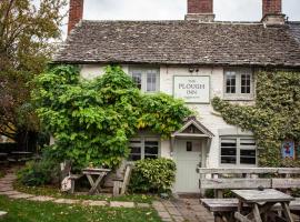 The Plough Inn، فندق في Little Faringdon