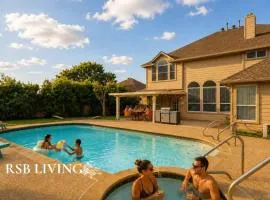 Luxury 6BR Retreat Pool Hot Tub Cinema & Game Room