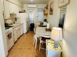 Modern 1BR Hollywood Studio - Enjoy Garden & BBQ