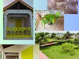 Haut de villa rénové avec jardin créole privatif à 10 min de Deshaies