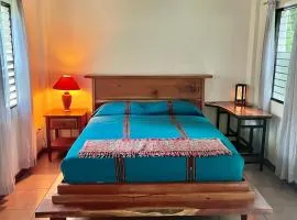 Kliffstone Jungle House