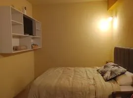 Mi Hábitat Lambaré - Habitaciones con Baño Privado, Cocina y Comedor equipados con electrodomésticos, con Quincho al Aire Libre