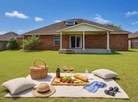 6BR Family Home Near Twin Hills Fire Pit
