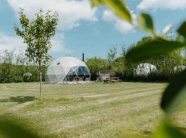 Beavers Retreat - Glamping with Hot Tubs options, מלון בטנבי