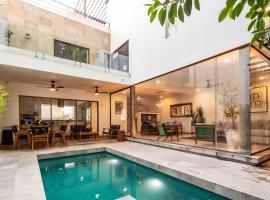 Moderna Casa de Lujo con Alberca Climatizada, hotel a Cuernavaca