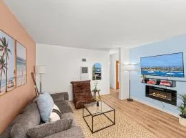 Walk to Beach & Bay, Stylish PB 2BR, Fireplace