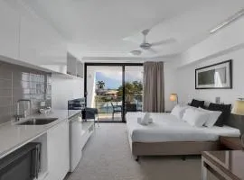 Spacious 3BR 2-Key Apartment - Pool Gym & Parking