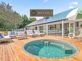 Highbury's Peaceful Retreat with gas heated plunge pool