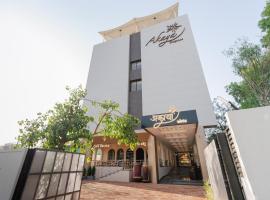 Akaya Elegance, hotel sa Ahmadnagar