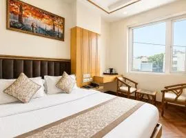 Hotel Aman Suites Inn Just Near New Delhi Railways Station & Connaught