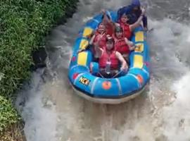 Cozzy Saprag Riverside Pangalengan, hotel en Citere