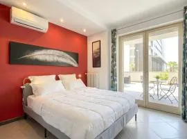 Sky Gate - Red Suite by the Airport