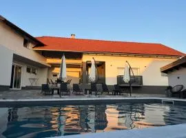 House Karla - bazen, jacuzzi i sauna