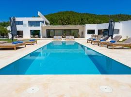 Villa Can Pep Sa Guaita - Curated Design & Outdoor Area 10 minutes from beaches, Calm Area: Ibiza Town şehrinde bir otel