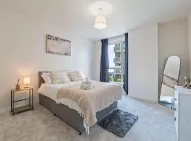 Stylish 1-Bed flat with Private Balcony