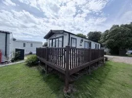 Beautiful Caravan For Hire With A Partial Sea View In Suffolk Ref 32042Az