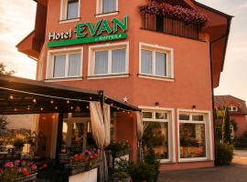Hotel Evan u Hoffera with free parking, hotel din Topoľčany