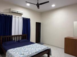 Hotel calm resort, hotel em Murud