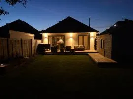 Brand New Sleeps 7 Beach & River only 5 minutes away