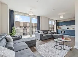 Spacious 2-Bed Apartment - Sleeps 8 - Balcony