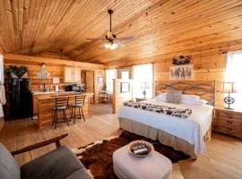 Charming King-Size Cabin with Wi-Fi and Deck in Fredericksburg, Texas