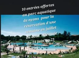 La perle de provence, appartement neuf en rez de Jardin clos, au calme, clim, salle d'eau dans chaque chambre, à 900m du centre de Nyons