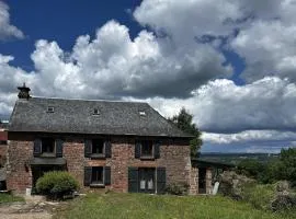 La jolie maison en grès rouge