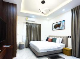 Executive Cozy Suite at THE HIDDEN DOMUS I Saltpond Suite, hotel v destinácii Madina