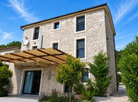Đirada Luxory Stone Villa near Blue Lake& Makarska, hotel in Imotski