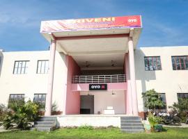 Hotel O Triveni Hotel and restaurant, khách sạn ở Etāwah