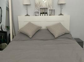 Spacious Double Studio-style room: Orpington şehrinde bir otel