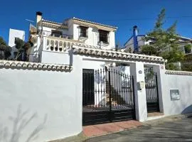 Luxury Villa with swiming pool next to Granada