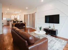 Casa Brookfield - 5 Bedroom- Hot Tub Retreat