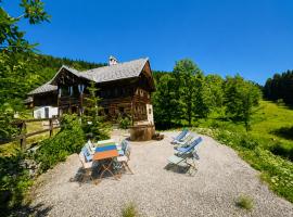 400 year old wooden house: Bad Goisern şehrinde bir otel