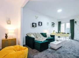 Stunning & Spacious Bungalow in Northwich Sleep 8