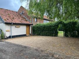 Old Field Barn Luxury B&B, hotel u gradu Attleborough