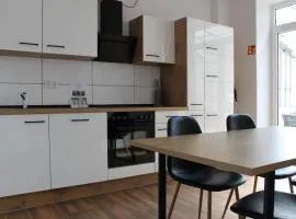 Wohnung mit 8 Betten Balkon, Waschmaschine im Stadtzentrum