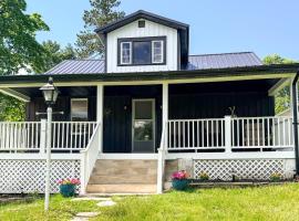 Year-Round Fun on Lake Sheridan! Home w/ Patio, hotel 